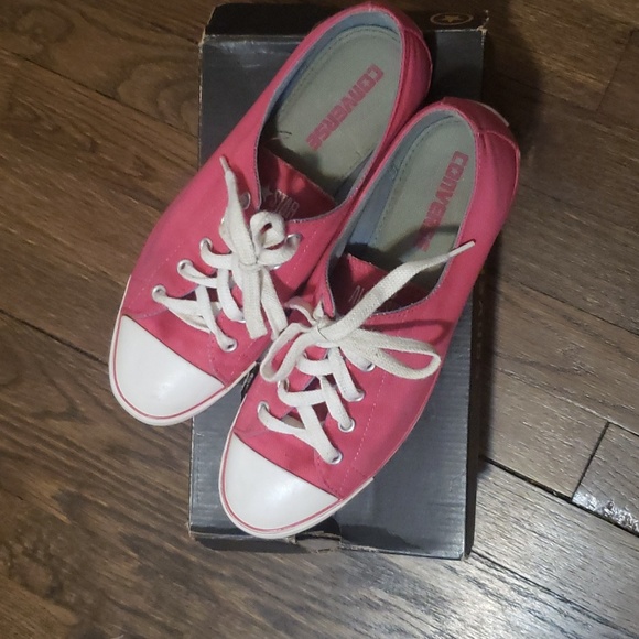 Converse pink and white size 8 sneaker. - Picture 1 of 4
